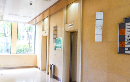 汇银铭尊电梯间