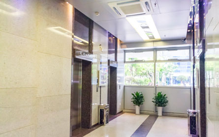 天洁大厦电梯间