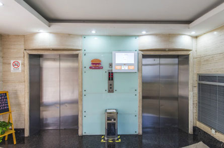新长征商务大厦电梯间