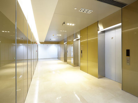 虹桥绿谷广场电梯间