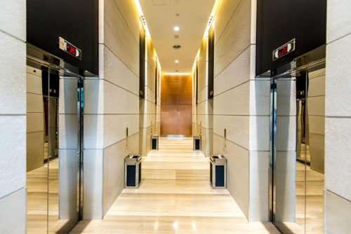 虹桥南丰城电梯间