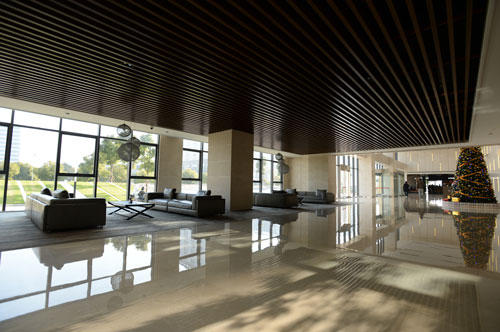 虹桥国际商务广场大堂