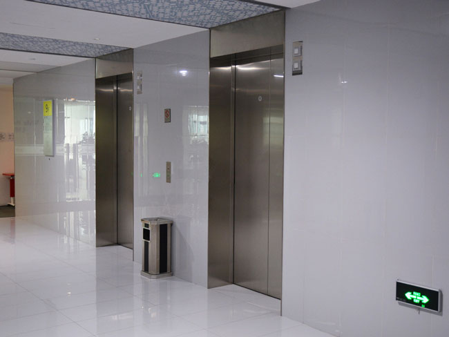 华鑫中心电梯间