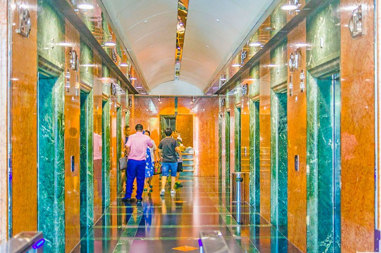 招商局大厦电梯间