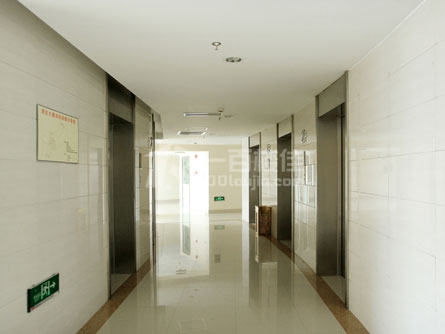 源达大厦电梯间