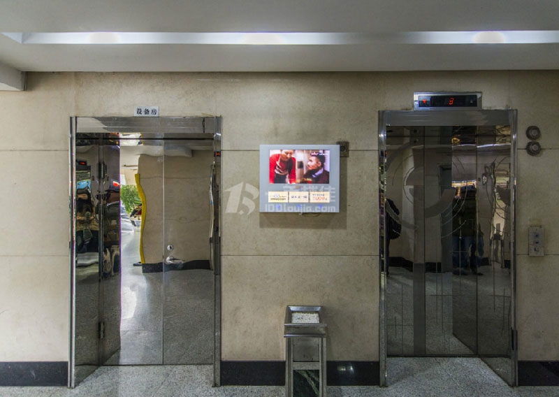 杰地大厦电梯间