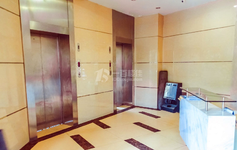 绿洲广场电梯间