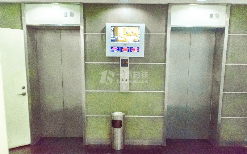 中关村科技大厦电梯间