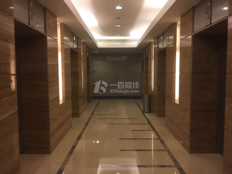 我格广场电梯间