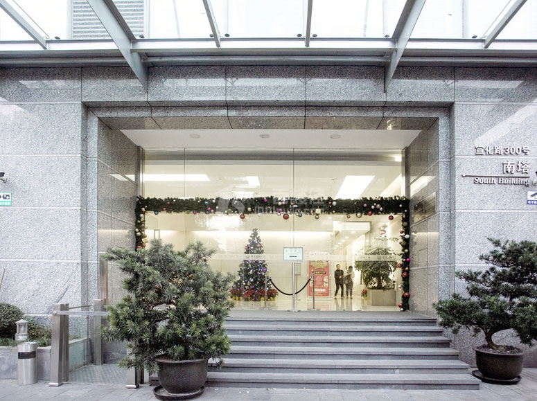 华宁国际广场正门