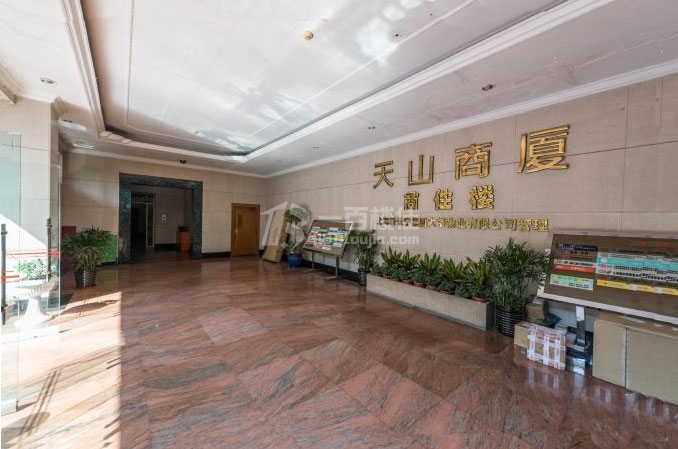 天山商厦大堂