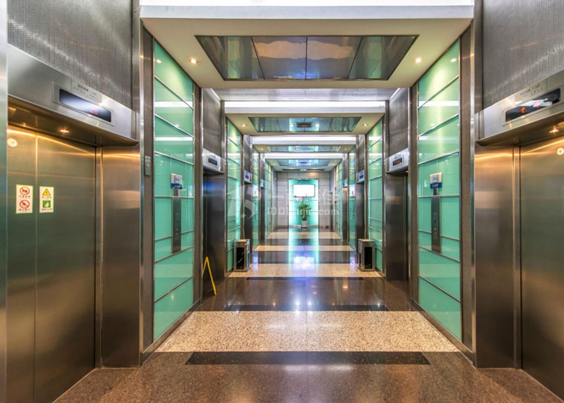 兆丰广场电梯间