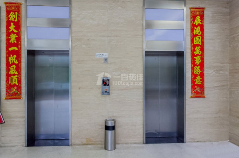 星月总部湾电梯间