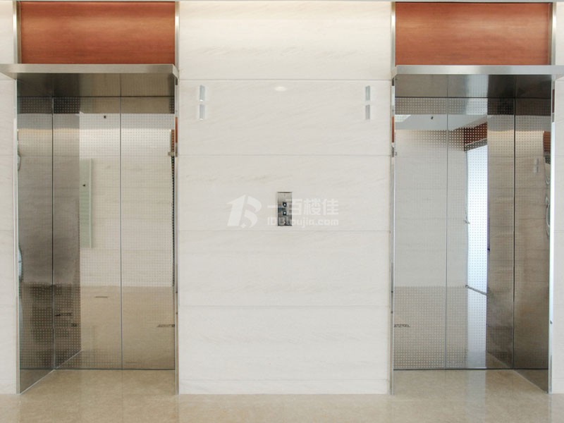天安中心大厦电梯间