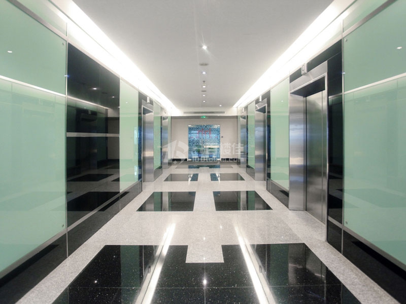 仙乐斯广场电梯间