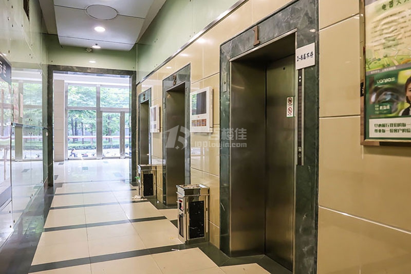 五洲国际大厦电梯间
