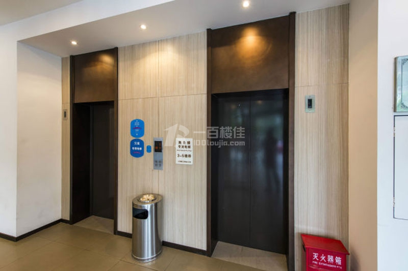 燎申宜山大厦电梯间