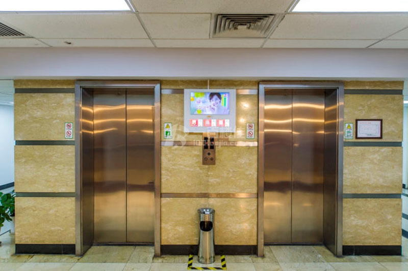 万宝国际商务中心电梯间