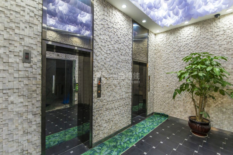 东华创意园电梯间