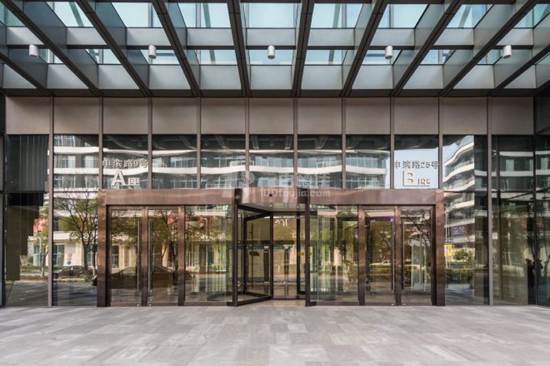 九星虹桥商务中心正门