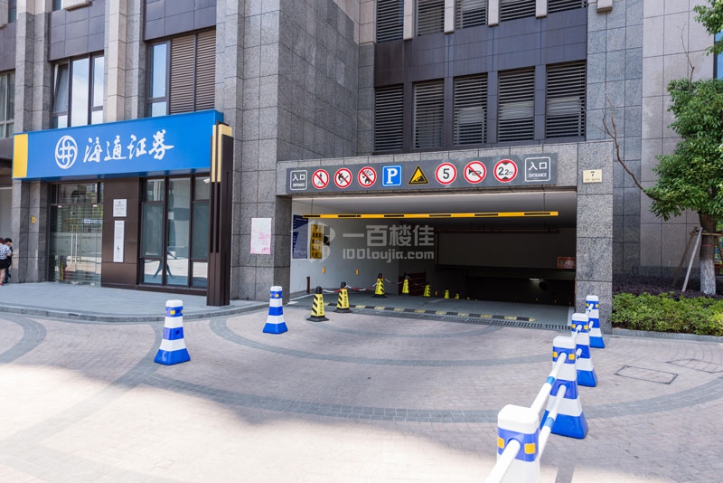 大华虎城商务中心车库