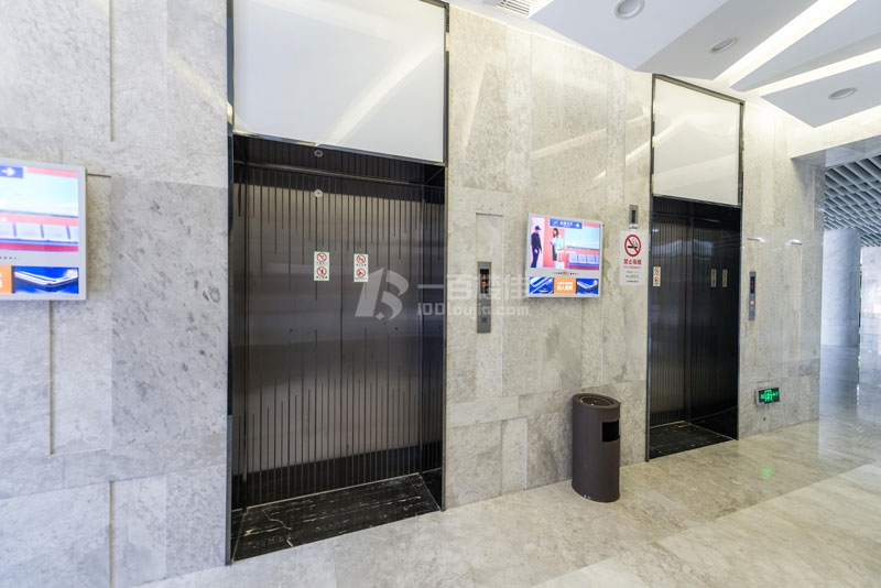 大华虎城商务中心电梯间