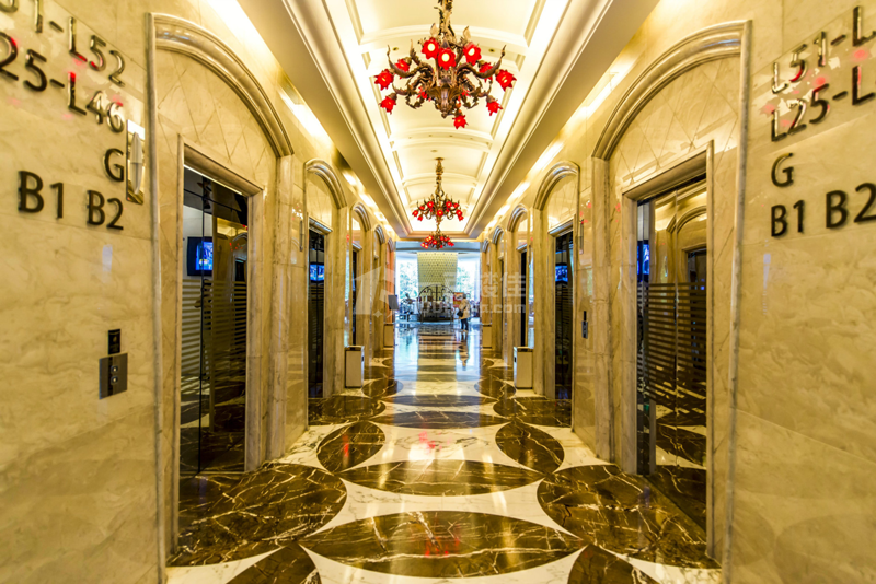 长城金融大厦电梯间