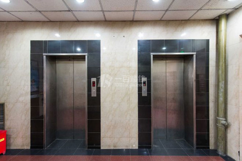 湘江大厦电梯间
