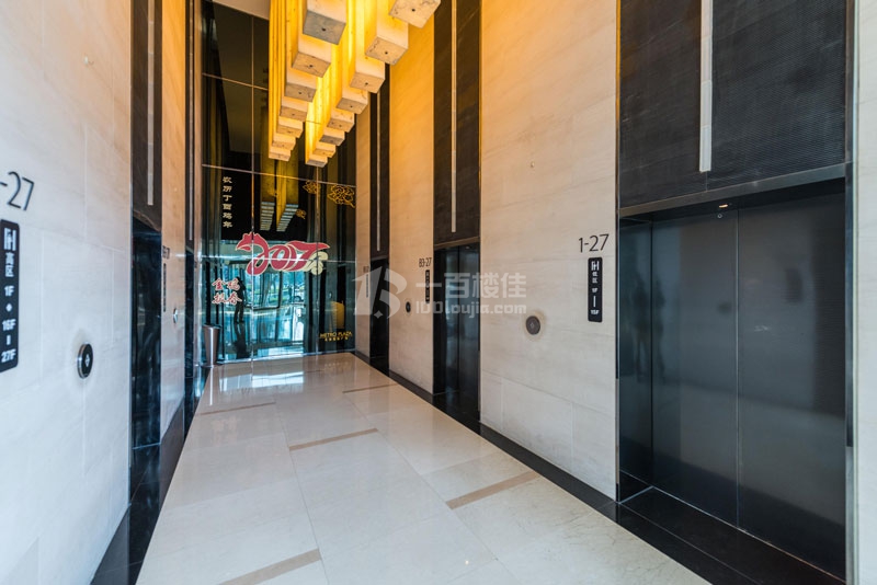 长房国际广场电梯间