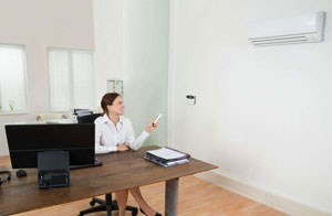 如何解决办公室空调出风口滴水是什么原因?