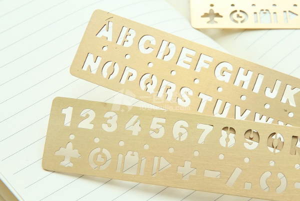 复古镂空的尺子