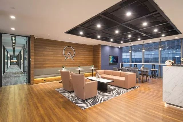 环绕人民广场周围的经典办公室